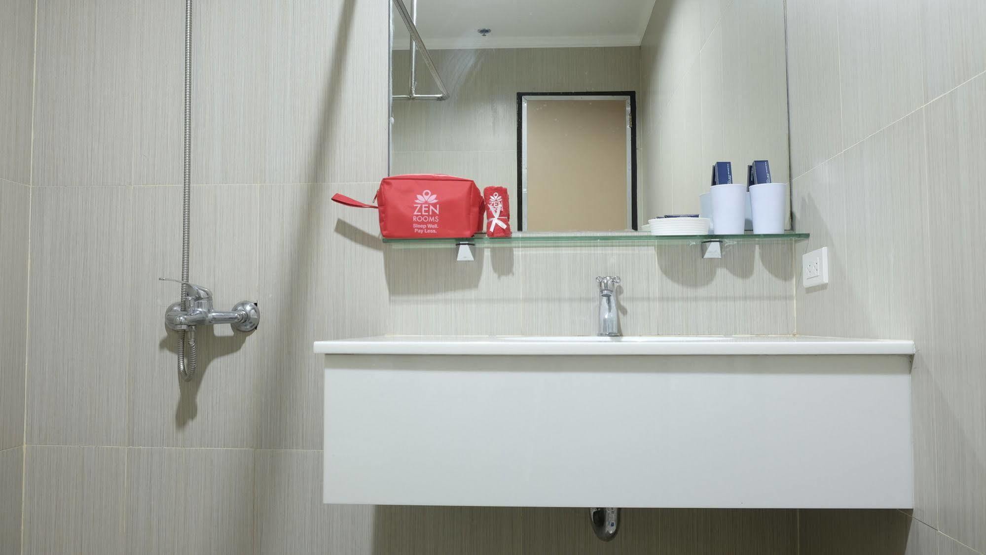 Zen Rooms Ninoy Aquino Airport Paranaque City Exterior photo